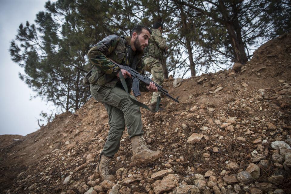 <p>ÖSO Afrin'i terörden arındırmak için kararlı Türk Silahlı Kuvvetlerinin (TSK) ve Özgür Suriye Ordusu'nun (ÖSO) 20 Ocak'ta Afrin ilçesindeki terör örgütlerine karşı başlattığı Zeytin Dalı Harekatı devam ediyor. </p>

<p> </p>
