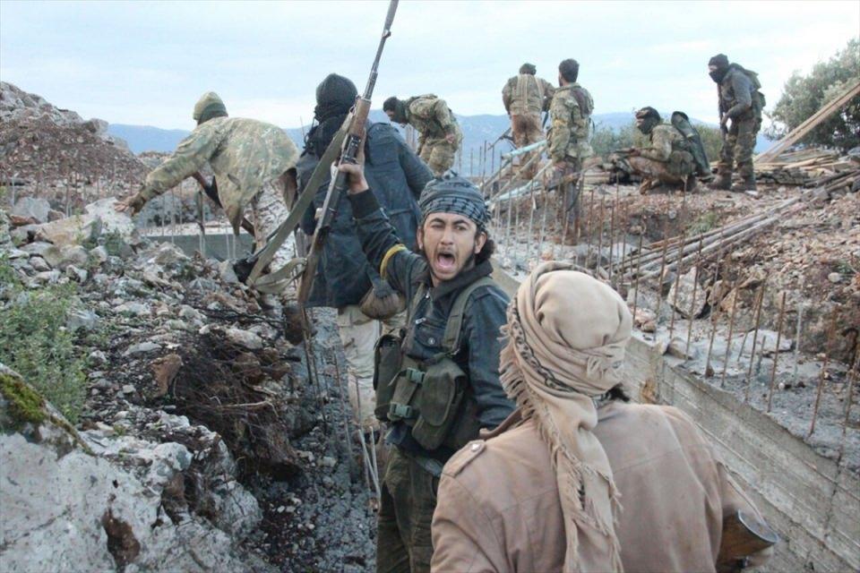 <p>Örgüt, uzun yıllardır Amanos Dağları'nı Suriye'den Türkiye'ye sızmak için kullanıyor. PYD/PKK, Suriye'nin kuzeybatısından Akdeniz'e çıkmak için de Afrin'e bel bağlıyor.</p>