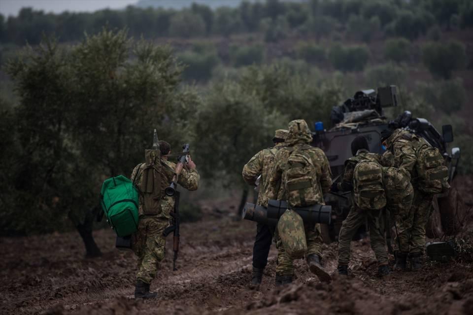 <p>Bölge halkına zulmeden ayrıca dost ve kardeş gördükleri Türkiye'ye zarar veren terör örgütü PYD/PKK'yı Afrin topraklarından temizlemeye çalıştıklarını anlatan Hamşe, en kısa sürede bu hedeflerine kararlılıkla ulaşacaklarını vurguladı.</p>
<p> </p>