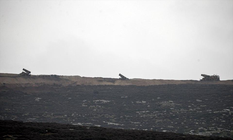<p>Zeytin Dalı Harekatı kapsamında Hatay'a nakledilen çoklu roketatarlar, Suriye sınırındaki askeri birliklere sevk edildi. </p>

<p> </p>
