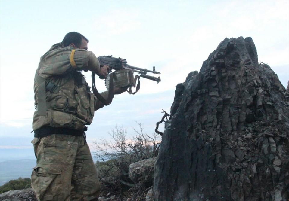 <p><strong>Operasyonda 10'dan fazla terörist etkisiz hale getirildi.</strong></p>
<p>TSK ve ÖSO birliklerinin 20 Ocak'ta başlattığı harekat kapsamındaki kara operasyonunda, Adamanlı, Haftar, Hay Oğlu, Ömer Uşağı, Marso, Şeyh Abid, Karmanlı, Bali Köy, Kurni ve Mahmud Ubasi köyleri ile Syria Tel tepesi terör örgütünden alınmıştı.</p>