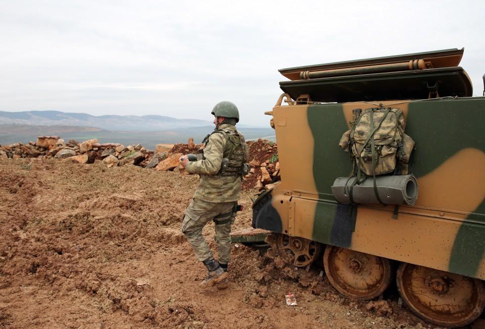 <p>Zeytin Dalı Harekatı Türk Silahlı Kuvvetleri tarafından hudutlarda, bölgede güvenlik ve istikrarı sağlamak, Afrin bölgesinde, PKK/KCK/PYD-YPG ve DEAŞ üyesi teröristleri etkisiz hale getirmek, bölge halkını terör örgütü üyelerinin baskı ve zulmünden kurtarmak amacıyla 20 Ocak Cumartesi günü saat 17.00'de başlatılan "Zeytin Dalı Harekatı" devam ediyor.</p>

<p> </p>
