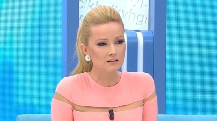 <p>Müge Anlı: <strong>"Ülkemizin güvenliği için sınır ötesinde mücadele eden Mehmetçiğimiz için Rabbim her daim havada karada denizde muzaffer eylesin.</strong></p>

<p><strong>Mehmetçiklerimizi güle güle uğurladık güle güle de karşılayacağız inşallah. Dualarımız onlar için. Dua etmeye de devam edelim."</strong></p>
