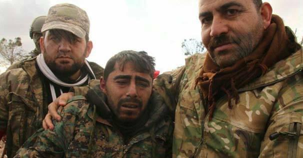 <p>Yakalanan PKK/PYD'lilerin ağladıkları görüldü.</p>