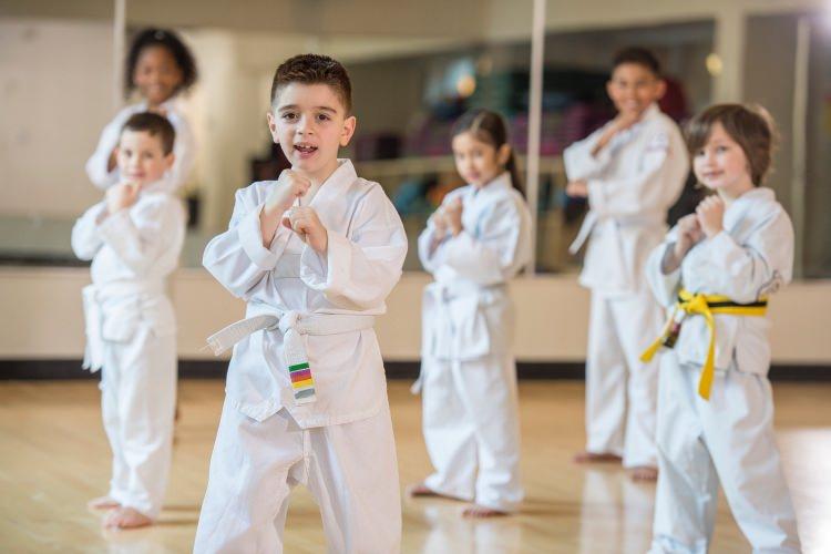 <p><strong>Aikido yapmak</strong></p>

<p>Diğer hobilerden ayrılan en temel özelliği rekabete neden olmamasıdır. Aikido yapan çocuk kendisini yönetme becerilerini geliştirir ve cesareti artar.</p>
