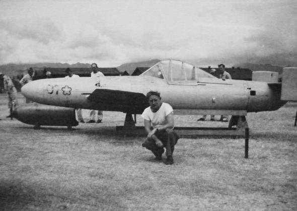 <p><strong>Yokosuka MXY-7 Ohka Kamikaze Uçağı </strong></p>
<p>Savaş sırasında Ohka, bir Mitsubishi G4M'nin gövdesinin altında taşınarak hedefe yaklaşıyor ve bu noktada serbest bırakılıyordu. Düşüş sırasında pilot, mümkün olduğunda hedefe doğru süzülmeye çalışarak roketleri ateşliyor ve hedefe çarpıyordu.</p>