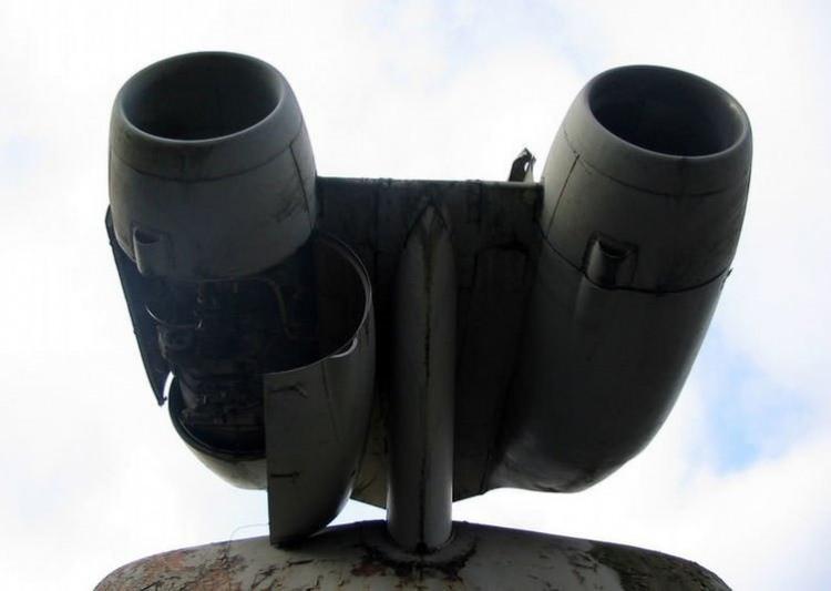 <p>Bu resimler resimler, 1960-1970 yılları arasında yapılmış en hızlı turbo trenin son durumunu bizlere gösteriyor.</p>

<p> </p>
