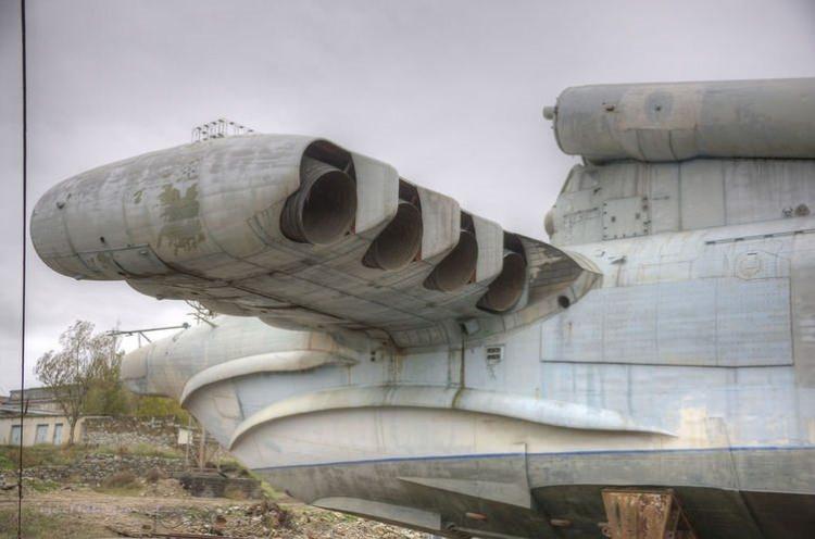<p>Ekranoplan, sürekli olarak denizin 15-20 metre kadar üzerinde uçuyor, hızlı hareket edebiliyor ve daha az yakıt tüketiyordu.</p>
<p> </p>
