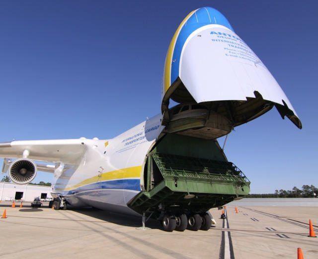 <p>Sovyet hükümeti Antonov Tasarım Bürosu'ndan Buran'ı taşıyabilecek kadar güçlü bir uçak geliştirmesini istedi. Uçak 1988 yılında tamamlandı.</p>
<p> </p>