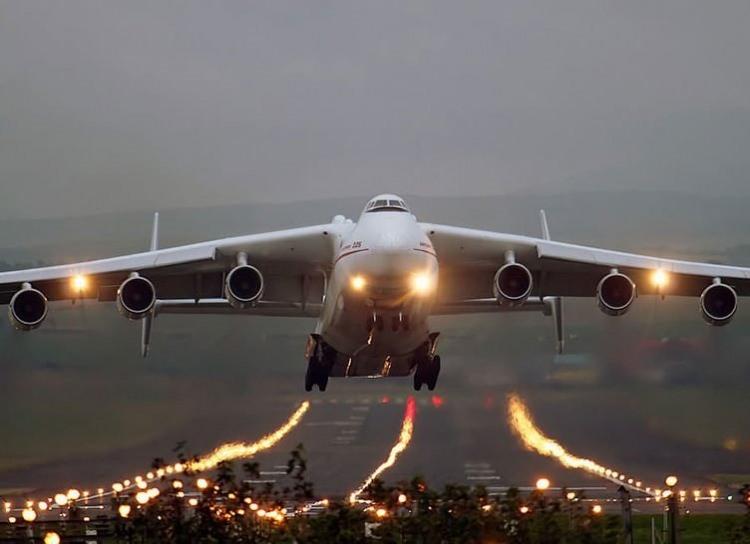 <p>Havacılık efsanesi Antonov An-225 altı motorludur. Uzunluğu 84 metredir. Öyle ki kargo bölmesi Wright kardeşlerin ilk uçuşlarını yapmalarına yetecek kadar uzun ve yüksektir. Kanat açıklığı 88 metredir.</p>
<p> </p>