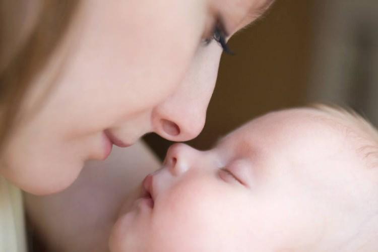 <p>5- Bebeğinize ilk altı ay yalnızca anne sütü verin.</p>

<p>6- Bebeğiniz için uyku düzeni oluşturun.</p>
