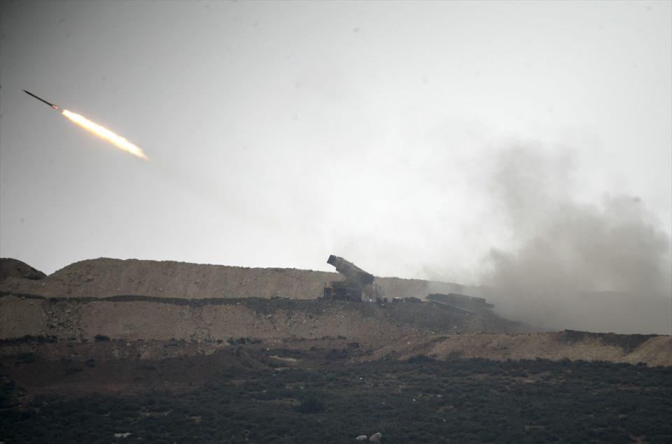 <p>Mevzilere yerleştirilen roketler ve obüsler, Afrin'deki terörist mevzilerine çok sayıda atış gerçekleştirdi. </p>

<p> </p>

