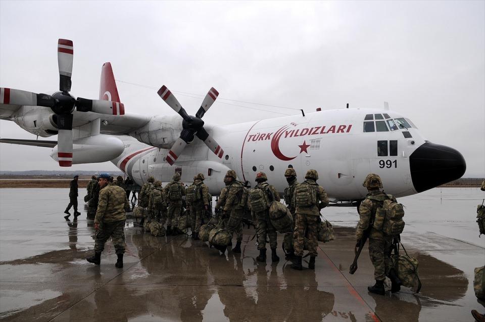 <p>"Kahramanlarımız din, devlet, vatan, millet için gözünü kırpmadan kutlu yolculuğa çıkıyor. Biz de kendilerini uğurlamaya geldik. Ülkemizin birliği ve beraberliği, ezanımızın susmaması, bayrağımızın inmemesi için kahramanlarımız canı gönülden göreve gidiyor. </p>
