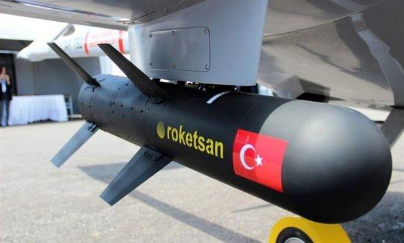 <p><strong>Tüm zırhları deliyor! </strong><br />
<br />
Bayraktar TB2'ye takılan Roketsan'ın geliştirdiği uzun menzilli tanksavar füze sistemi, yüksek teknolojisiyle tüm zırhlı tehditlere karşı üst düzey etki gösteriyor.</p>
