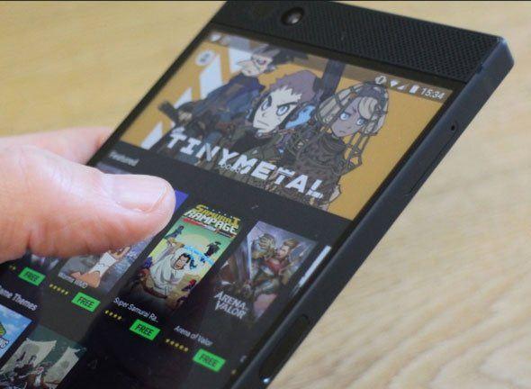 <p>Razer Phone, 5.72 inç'lik bir ekrana sahipti ve gücünü Snapdragon 835 yonga setinden alıyordu. Ayrıca, cihaz, 8 GB RAM ve 64 GB dahili depolama alanı sunuyordu.</p>
<p> </p>