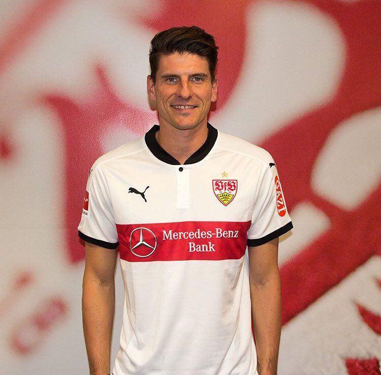 <p>Mario Gomez - Wolfsburg ======> Stuttgart - 3.5 milyon Euro</p>

<p> </p>
