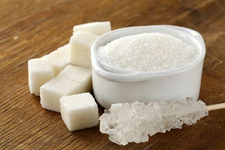 <p>Araştırmacılar yaraların üzerine konulan şekerin iyileşmeyi kolaylaştırdığı söylüyorlar. Üstelik şeker, yarada bulunan mikropları yok ediyor. </p>

