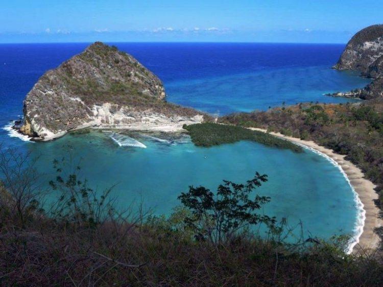 <p>Komorlar</p>
<p>Kapıda vize uygulaması var.</p>