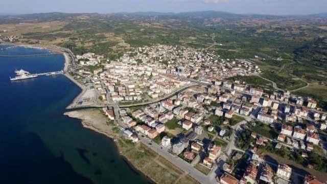 <p>Köprü ayaklarının yerinin belirlenmesiyle yatırımcıların projeden birinci derece etkilenen bölge kapsamında yer alan Kocaveli, Gazi Süleymanpaşa, Suluca, Kemikli Alan, Gökköy, Umurbey ve Kangırlı köylerine yoğunlaştığını belirten Maya, bölgede gerçekleşen yoğun talep sonrası tarla fiyatlarının 20'ye varan oranlarda arttığını vurguladı.</p>

<p> </p>
