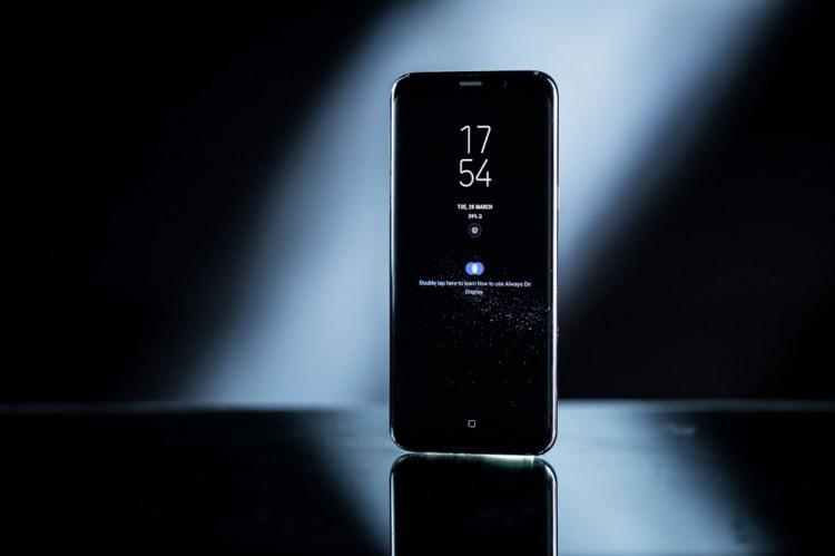 <p>Bu yonga setinin içinde yer alan LTE (4G) modem, 1,2 Gbps teorik indirme hızıyla bugüne kadarki tüm telefonlardan daha hızlı internete bağlanılabilmesine olanak tanıyacak.</p>
<p> </p>