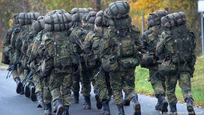 <p>KARA KUVVETLERİ </p>
<p>Disiplinleri ve iyi eğitimlerinin yanı sıra Alman ordusunun en güçlü kısmı olarak anılan Alman Kara Kuvvetleri de son yıllarda yaşanan skandallarla gündeme geliyor.</p>