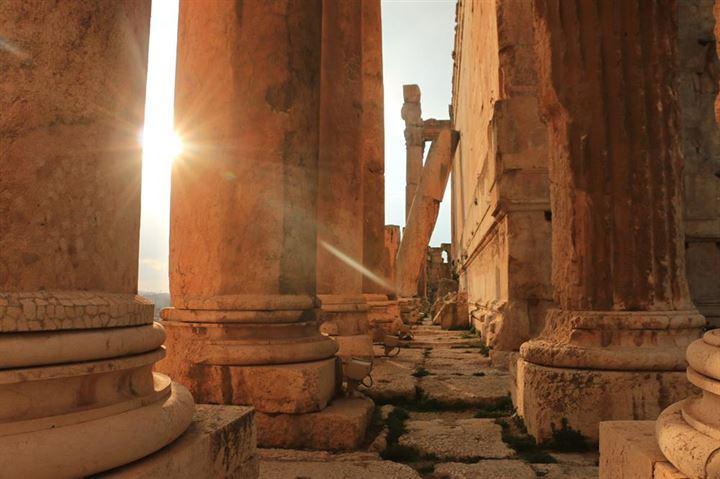 <p>Baalbek, 1500'lü yıllarda Osmanlı hakimiyetine girmiş. O tarihteki kayıtlara göre şehrin en büyük tapınağı olan Jüpiter başta olmak üzere çoğu eser yıkılmış durumdaydı. </p>
