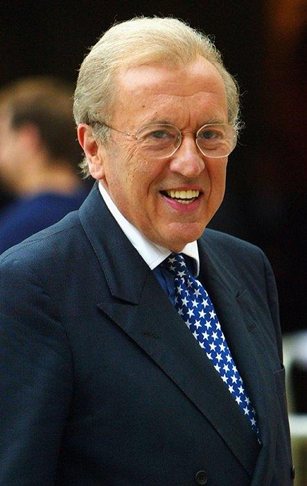 <p><strong>Klasik dalda Yılın Prodüktörü:</strong> David Frost</p>
<p><strong>En İyi Geleneksel R&B Performansı: </strong>Redbone - Childish Gambino</p>
<p><strong>En İyi Yeni Sanatçı: </strong>Alessia Cara</p>