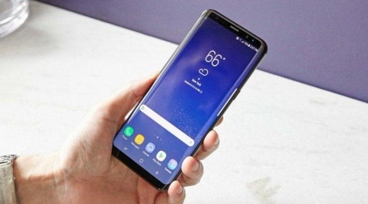 <p>Telefonun her iki yüzünde de kavisli cam kullanıldığı ve neredeyse çerçeveleri olmadığı belirtiliyor.</p>

<p> </p>
