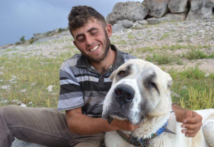 <p>Çiftliğinde, eşi ve çocuklarıyla birlikte  'Aksaray Malaklı' yetiştiren Aksaray Malaklı Çoban Köpekleri Derneği Başkanı Hikmet Dursun,  şunları söyledi:</p>

<p> </p>
