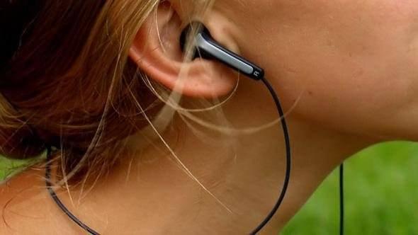 <p>Kulak içi kulaklıkları çoğu insan düzgünce nasıl takıldığını bilmiyor.</p>

<p> </p>
