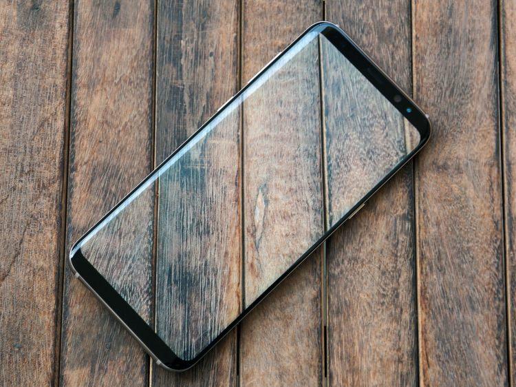 <p>Telefonun MWC 2018 tanıtım posterinde yer verilen “Kamera yeniden hayal edildi” sloganı bu iddiayı destekler cinsten bir ipucu olabilir.</p>

<p> </p>
