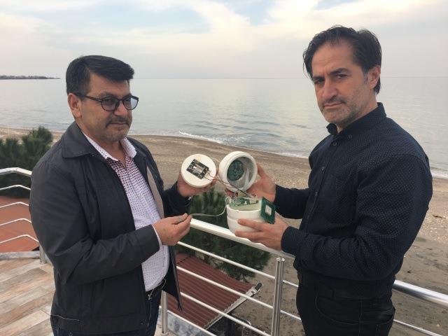 <p>Çevremdekilere cihazı tarif ettim ve onlar da bir takip cihazı olduğunu söylediler bana. Tabii üzerinde bulunan Rus alfabesinin olması biraz düşündürdü beni.</p>
<p> </p>