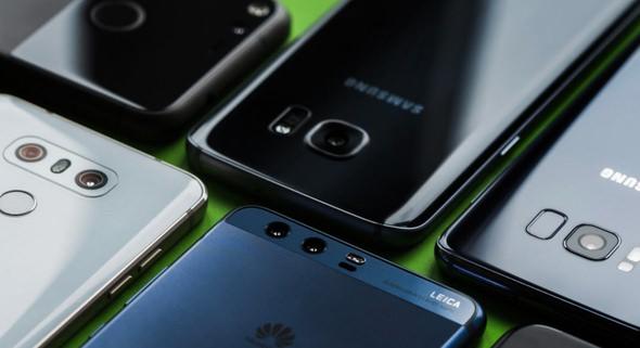 <p>Yolcu beraberinde getirilen cihazın sahibi cihazının kayıt altına alınması için gerekli belgeleri tamamlayarak e-Devlet kapısı üzerinden başvurusunu yapar. E-Devlet kapısından kendisi üzerine kayıt yapılmasına izin verilmeyen kişiler (Yabancı bireyler) aşağıda belirtilen işletmeci abone kayıt merkezlerine başvurur.</p>

<p> </p>
