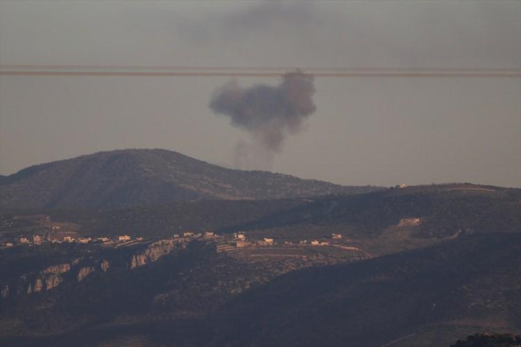 <p>Hava Kuvvetleri tarafından gerçekleştirilen hava harekâtı ile PKK/KCK/PYD-YPG ve DEAŞ terör örgütlerine ait sığınak, barınak, mühimmat deposu ve silah mevzii olarak kullanılan 3 hedef imha edilmiştir.</p>

<p> </p>
