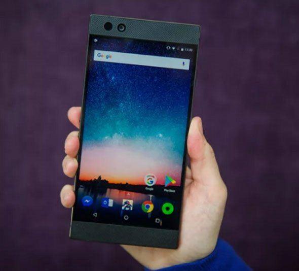 <p><strong>RAZER PHONE 2</strong></p>
<p>CES 2018 etkinliğinde duyurulan Project Linda, Razer Phone telefonu donanım ve touchpad olarak kullanıyor. Ek olarak, ekstra batarya ve ekstra depolama alanı da sağlanmış oluyor. Dizüstü bilgisayar ve telefonun bir araya gelmesi ile üst düzey oyun deneyimi ve artırılmış üretkenlik için bir hibrit mobil cihaz sağlanmış oluyor.</p>
<p> </p>