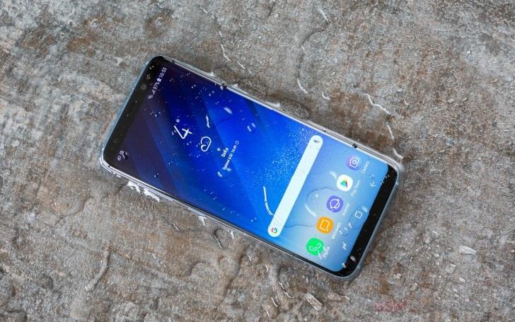 <p>Galaxy S9’un parmak izi okuyucusunun yeri değişerek, telefonun tek lensli kamerasının altına geçecek.</p>

<p> </p>
