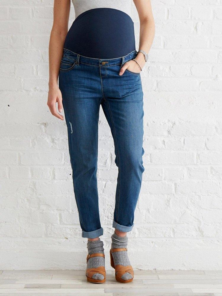 <p><strong>1- Jean pantolon</strong></p>

<p>Hamilelik döneminde rahatça hareket edebilmenizi sağlayan jean pantolonlar, doğum sonrasında da kullanabileceğiniz ideal parçalardandır.</p>
