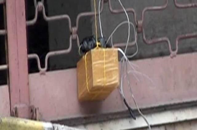 <p>Elle yazılmış şirket adresleri veya etiketler alışılmadık durumlardır. Bu şirketin gerçekten varolup olmadığını ve gerçekten size paket gönderip göndermediğini kontrol edin. Telle sarılmış paketlerden kuşkulanın, modern paketleme malzemelerinde sicim veya tel bulunmaz.</p>

<p> </p>
