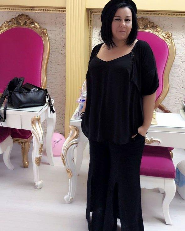 <p>Esin Gündoğdu, sırrını şöyle açıkladı:</p>
<p>“2 senede 60 kilo verdim. 138 kilodan 78’e düştüm. Diyetle 40 kilo verdikten sonra spora başladım</p>