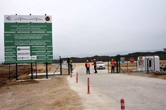 <p>Köprü için ilk şantiye Gelibolu İlçesi Sütlüce mevkiinde kuruldu. Gelibolu Kaymakamı Hakan Kılınçkaya, köprü inşaatının, ikisi Türk, ikisi Kore olmak üzere toplam dört firma tarafından ortaklaşa yapıldığını belirtti. </p>
<p> </p>