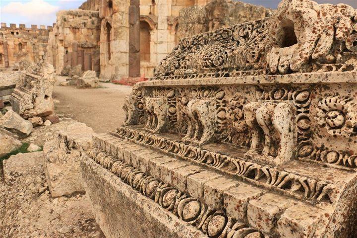 <p>Lübnan ile İsrail arasında 2006 yılında yaşanan savaşta, İsrail’in Baalbek şehrini bombalaması sonucu şehir mimarisi, son bir kez daha zarar görmüş. </p>
