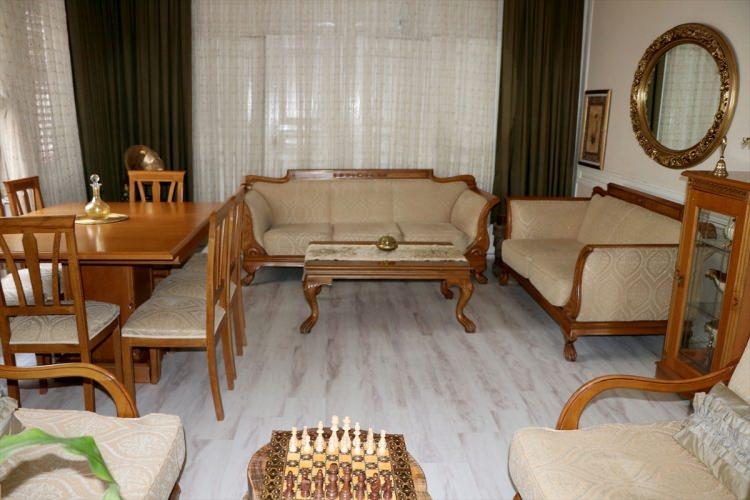 <p>O konağınızda, tarihi evinizde, geldiğinizde yılda 15 gün de sizi misafir edelim.'</p>