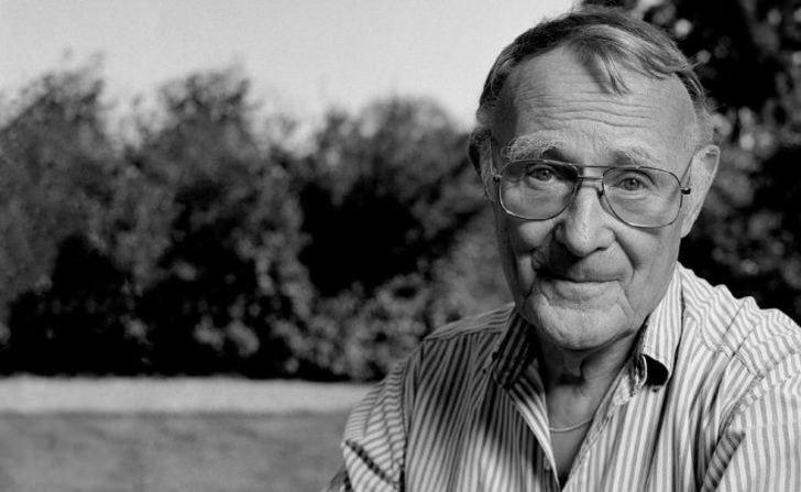 <p>Kıyafet konusunda da oldukça tutumlu olan Kamprad'ın gardrobunun büyük bir kısmını bit pazarından aldığı ucuz kıyafetler oluşturuyordu.</p>
<p> </p>