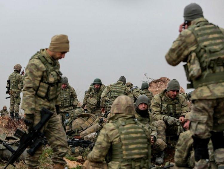 <p>Harekete katılan gençler de vatan için her göreve hazır olduklarını vurguluyor: "Daha önce köy okullarındaki çocuklarımız ve geleceğimiz için ilmek ilmek sevgi örmüştük. Şimdi aziz milletimizin, vatani görevlerini yerine getiren, gerekirse canlarını teslim edebilecek askerlerine, içlerini ısıtacak atkı ve bereler göndermek istedik. Tüm memleket bizim...</p>
