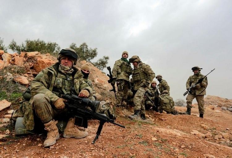 <p>'Savaşa hayır' diye isyan edenler bilmeli ki, terör örgütüyle savaş olmaz; bu teröristlerden arınma operasyonudur. Terör örgütüyle mücadeleye 'savaş' demenin de, 'hayır' demenin de kanımca âlemi yok.</p>
