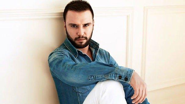 <p>Alişan: "Allah beraberinizde olsun. Dualarımız Mehmetçik için."</p>