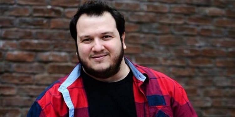 <p>Şahan Gökbakar: "Ana kuzuları, yiğitler ülkelerinden uzakta bir bataklıkta savaşıyor çarpışıyor. Allah yardımcıları olsun. Allah ailelerine ve sevenlerine sabır ihsan eylesin. Gözünü kırpmadan görev yapan tüm askerlerimizi Allah korusun. Her turlu savaşı, terörü ve bu dünyadaki tüm kötülükleri ve kötüleri lanetliyorum..."</p>