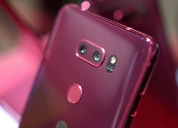 <p><strong>LG V40</strong></p>

<p>LG de geçtiğimiz yılın ikinci yarısında LG V30 modelini tanıtmış ve ardından o modele ahududu kırmızısı seçeneğini eklemişti.</p>

<p> </p>
