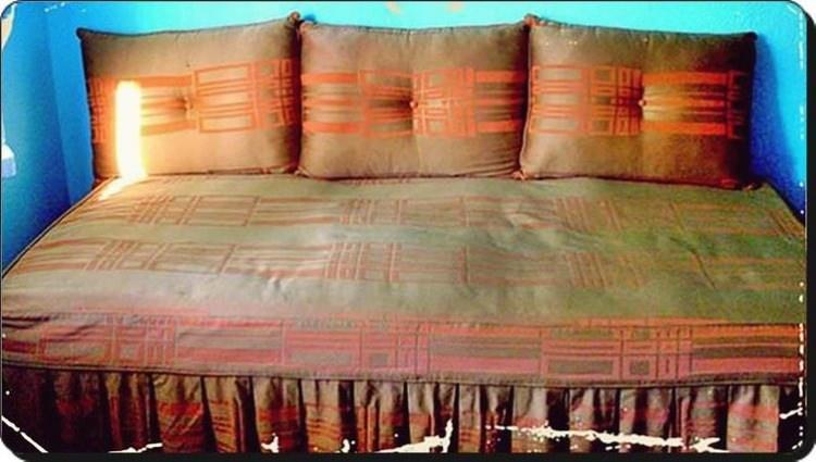 <p>Divan</p>
