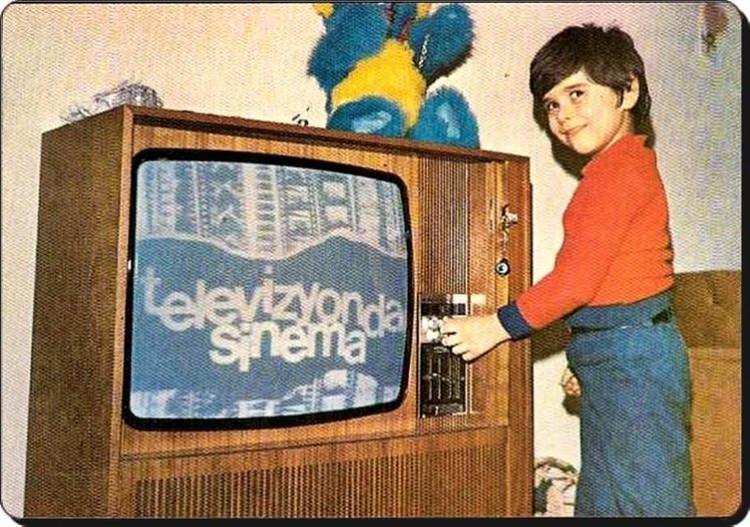 <div>Televizyonların siyah beyaz olduğu yıllarda tv dolapları</div>

<div> </div>
